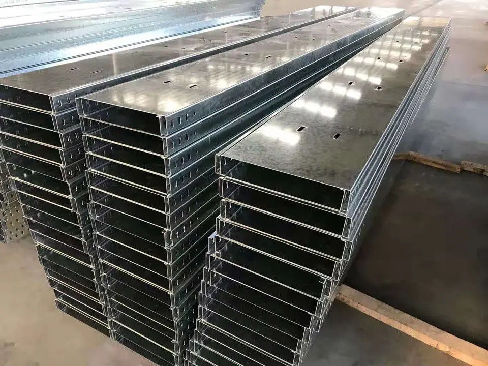 Vida Kurulumu Sıcak Daldırma Galvanizli Delikli Kablo Kanalı 1.5-2.5mm Kalınlık