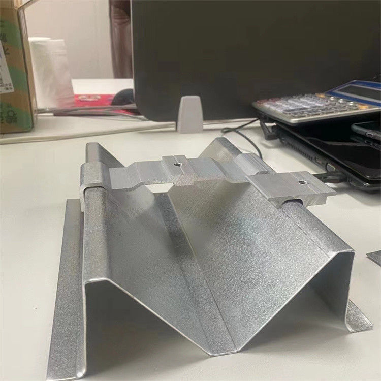 0.2mm-0.5mm Alüminyum Metal Çatı Olukları Kolay Kurulum Düşük Bakım