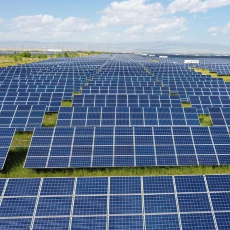 Ön direk tasarımı ve dayanıklı güneş montaj çözümleri için anodize alüminyum bileşenleri sunan yerüstü güneş montaj destekleri